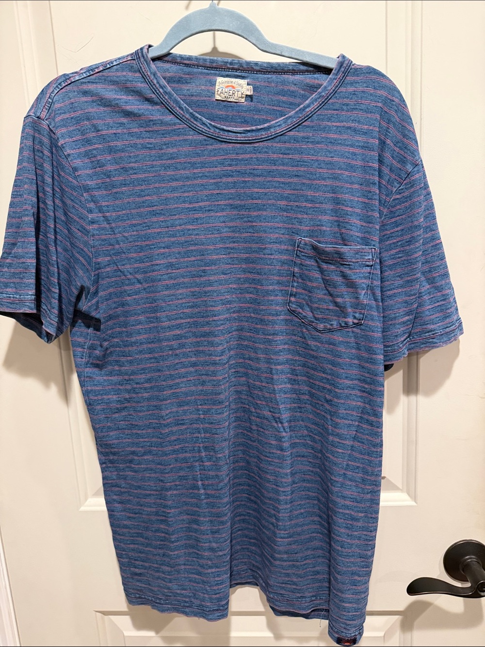 Short-Sleeve casual preppy Faherty Pocket Tee - Blue/Red Stripe